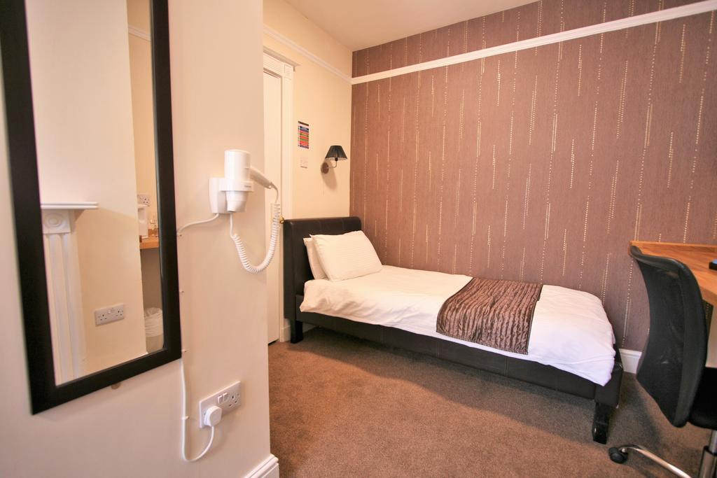 Central Hotel Cheltenham By Roomsbooked Exterior photo