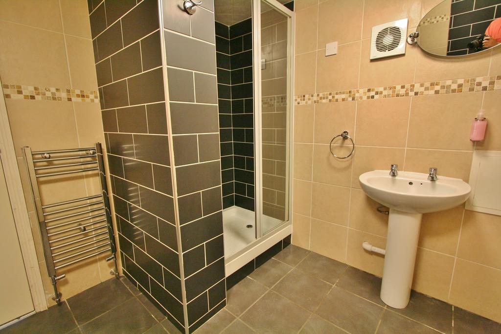 Central Hotel Cheltenham By Roomsbooked Room photo